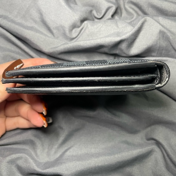 Louis Vuitton Wallet - Picture 12 of 13